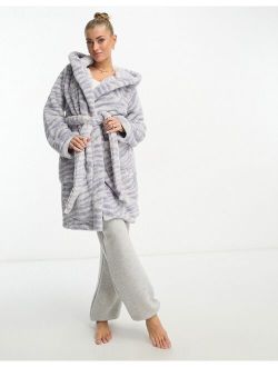 Aarti cozy robe in gray zebra