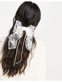 oversized mesh bow hair clip in white