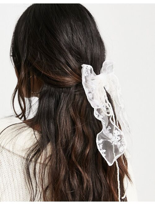 True Decadence oversized mesh bow hair clip in white