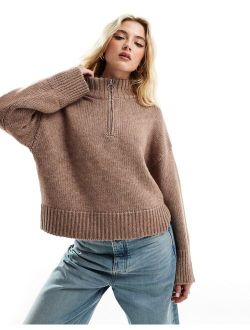relaxed sweater with zip collar in mocha