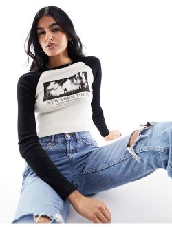 graphic long sleeved raglan t-shirt in black & white