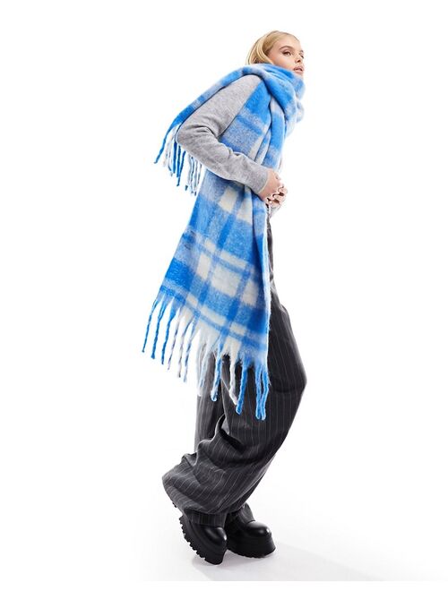 Pieces soft tassle scarf in blue check
