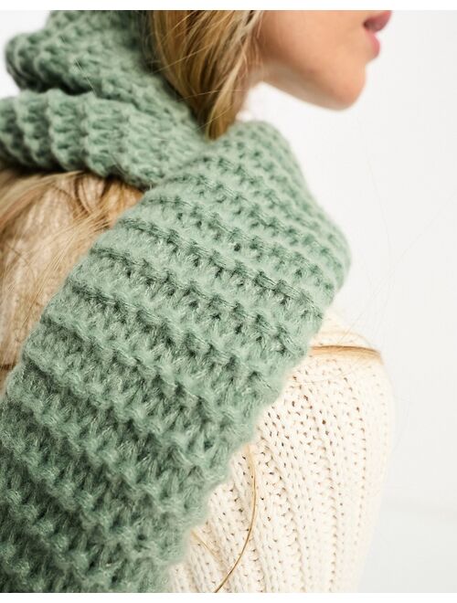 Glamorous chunky knit scarf in sage green