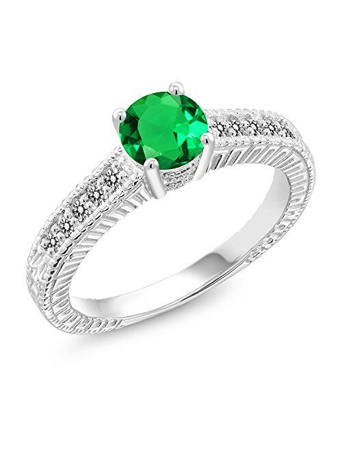 Gem Stone King 925 Sterling Silver Green Simulated Emerald and White Diamond Women Engagement Ring (0.94 Ct Round 6MM, Available In Size 5, 6, 7, 8, 9)