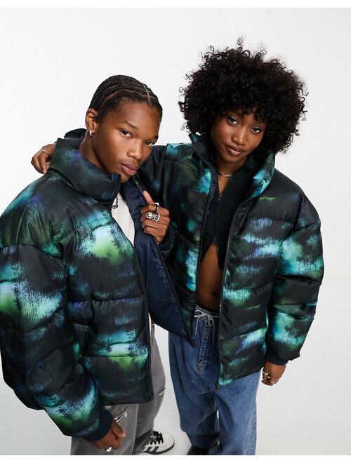 COLLUSION Unisex tie dye puffer coat in blue and black