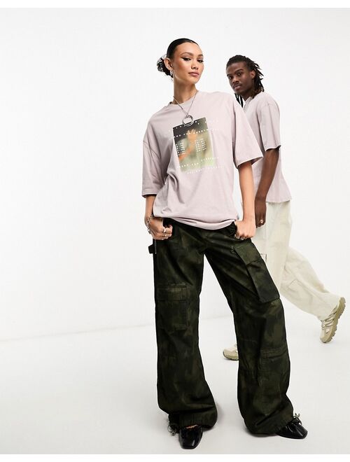 COLLUSION Unisex photographic print T-shirt in pink