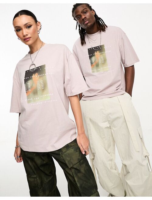 COLLUSION Unisex photographic print T-shirt in pink