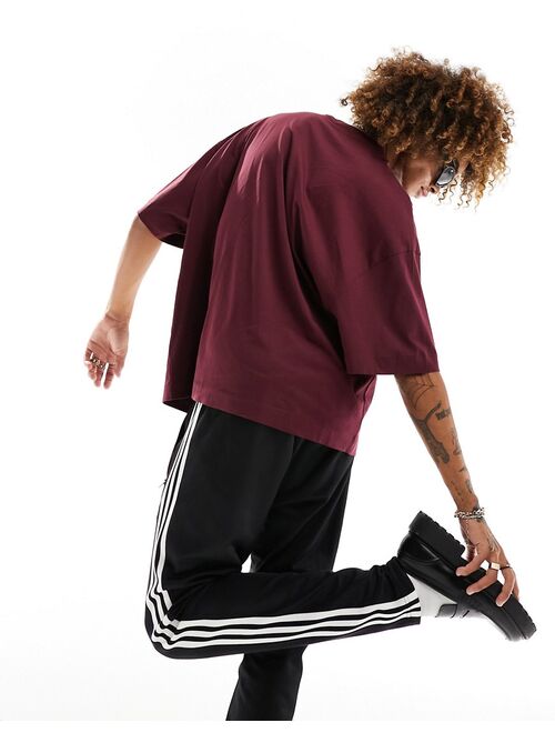 COLLUSION Varsity embroidery skate T-shirt in burgundy