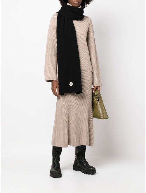 Moncler logo-patch detail scarf