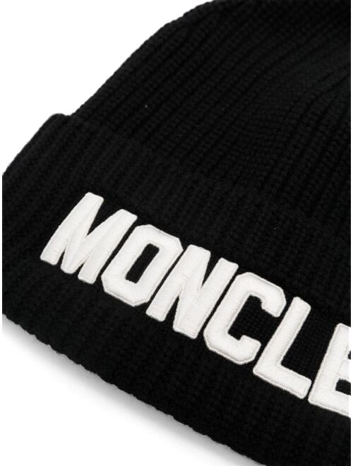 Moncler patch-lettering ribbed beanie