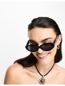 oval sunglasses in black