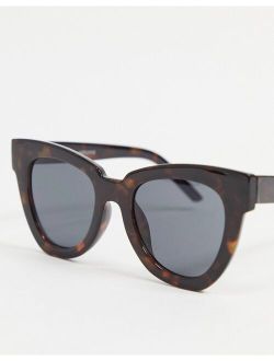chunky flare cat eye sunglasses in dark crystal tort